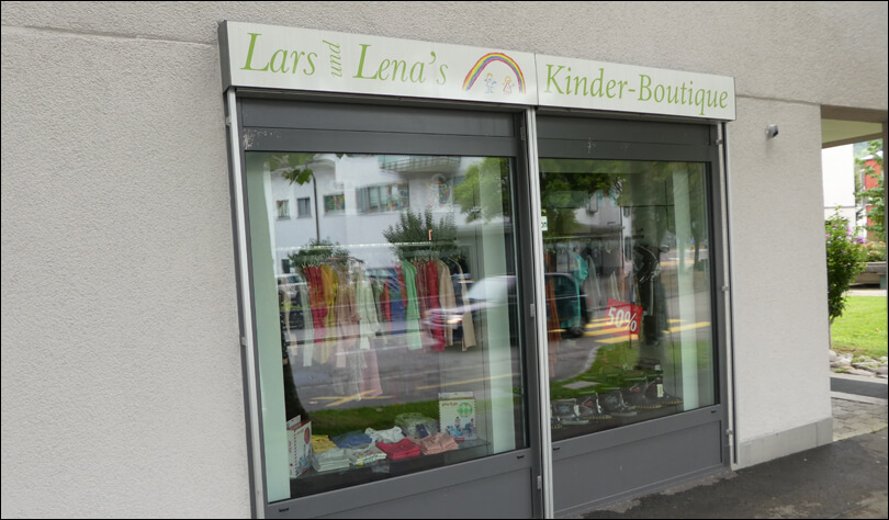 Lars und Lena's Kinderladen<br />
Kilchbergstrasse 6, 8134 Adliswil/ZH<br />
079 837 71 20