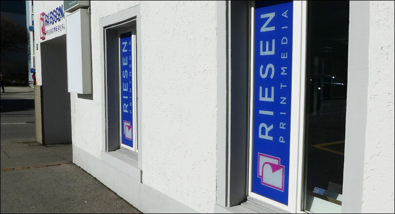 RIESEN PRINTMEDIA - Adliswill - Beschriftung - Lochfolie